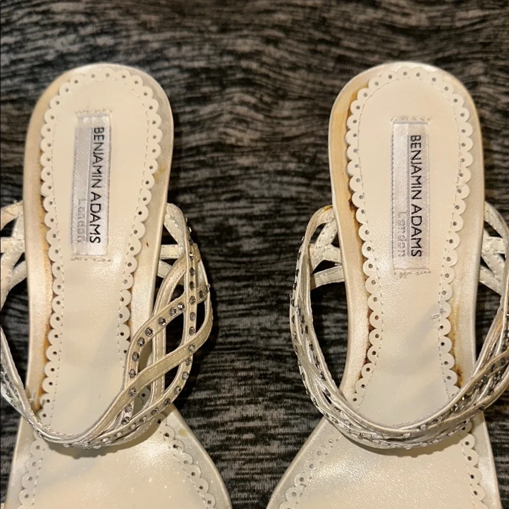 Benjamin Adams London
Womens Ivory Wedding
Open Toe Strappy Heels Size US6 EU36 - Picture 7 of 8